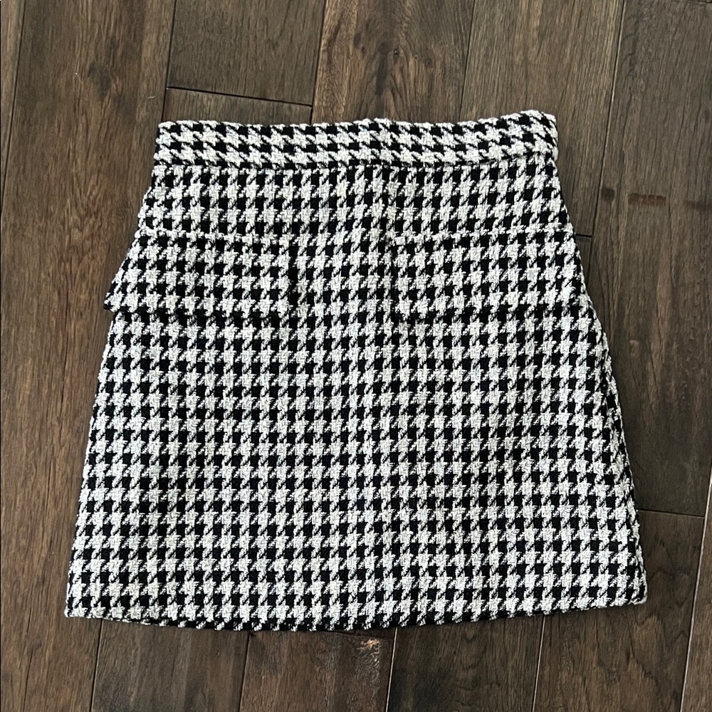 H&M Black and White Houndstooth Mini Skirt